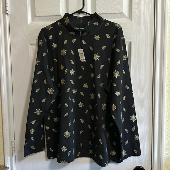 Karen Scott Tops - Karen Scott L/S NWT Black w/ Gold Glitter Leaves & Snowflakes❄️ all over Size:3X